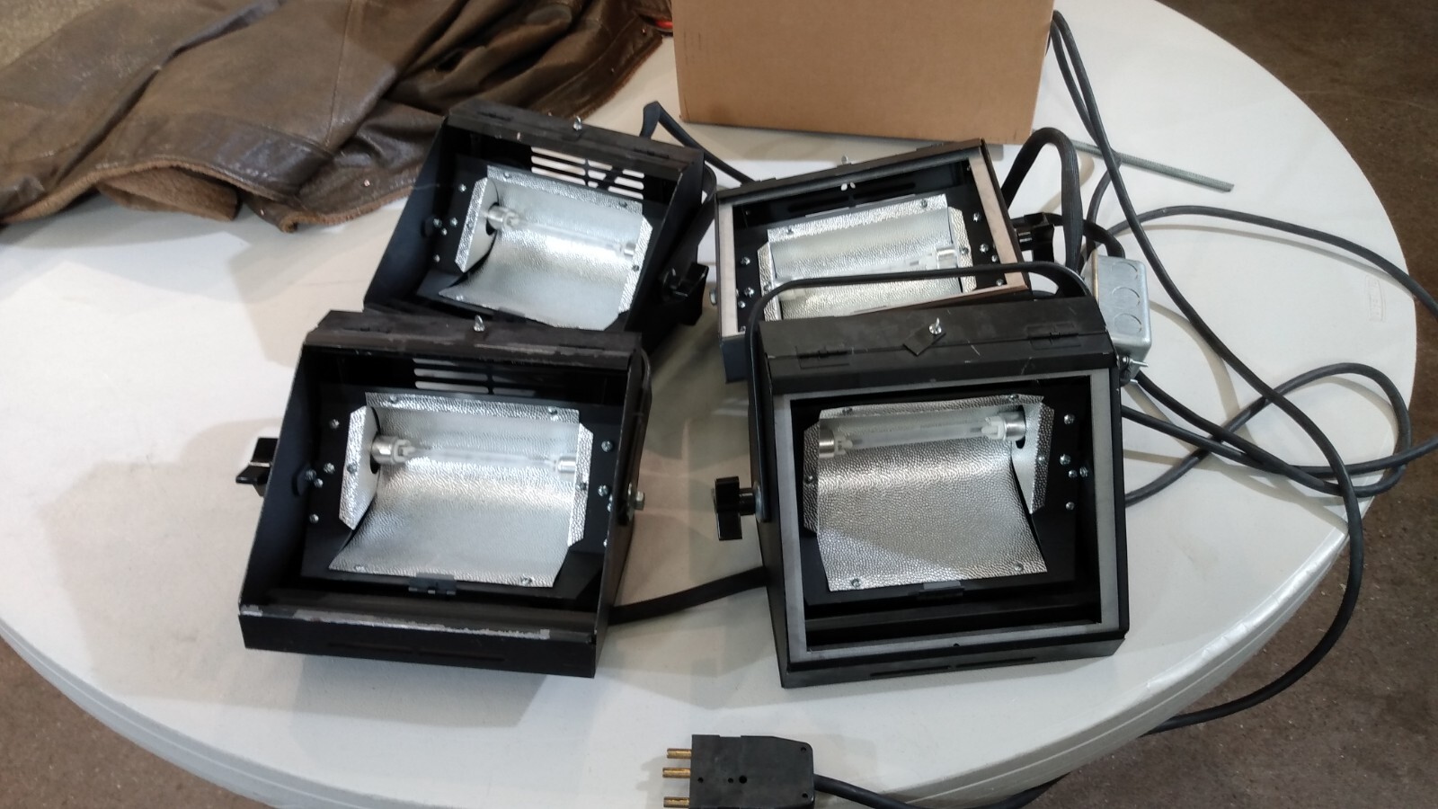 Set of four LE Runt 6595 cyc lights – 750 watt max, EJG – wired together.