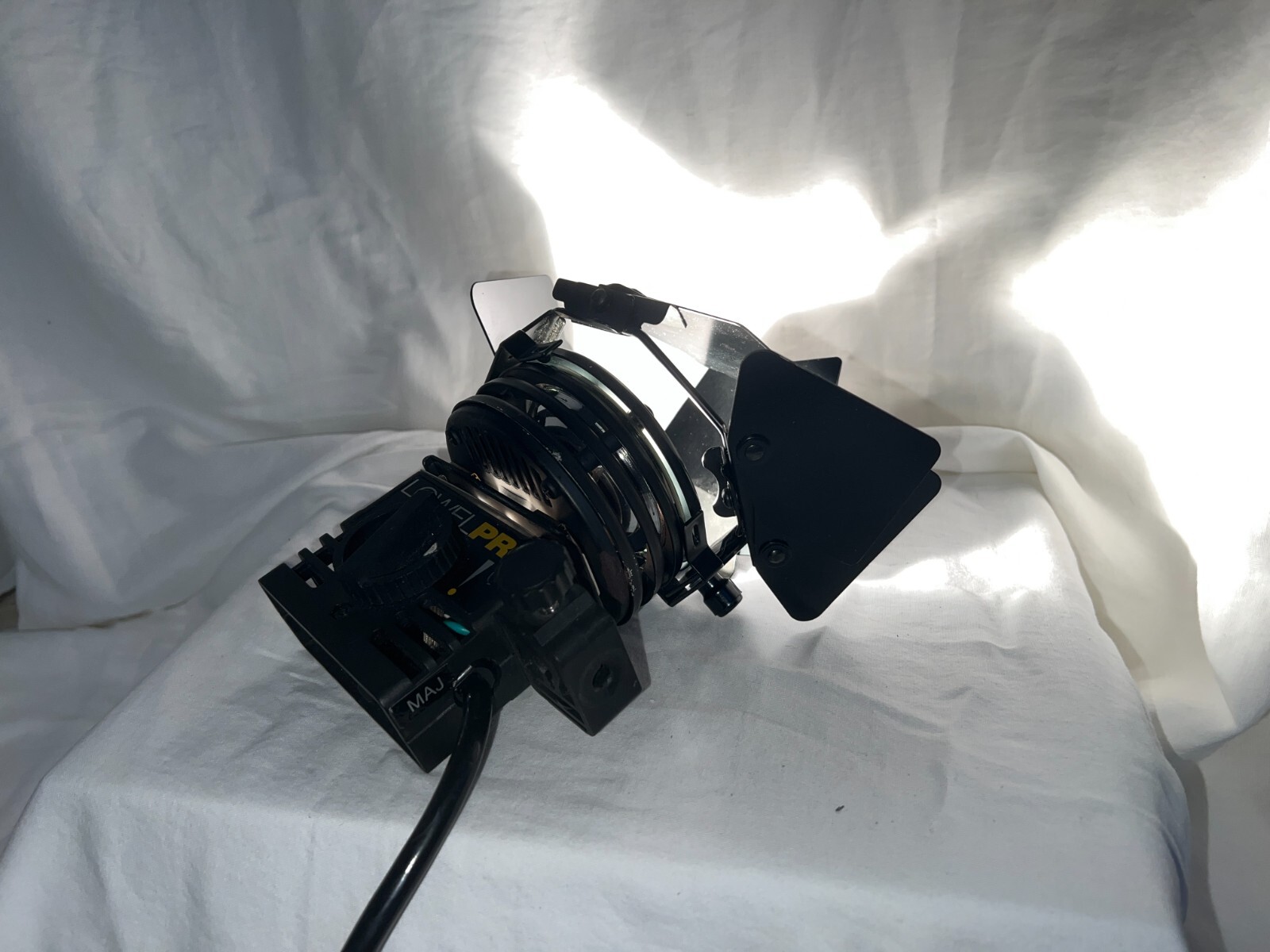 Lowel ViP System 500W Pro Fresnel Light w/ 4 Door Barndoor