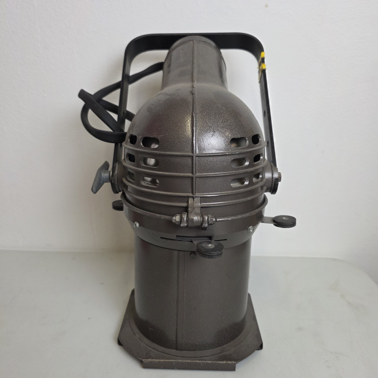 Altman E-31501 Vintage Theater Stage Light Spotlight- Cut Power Cord 120v 500W